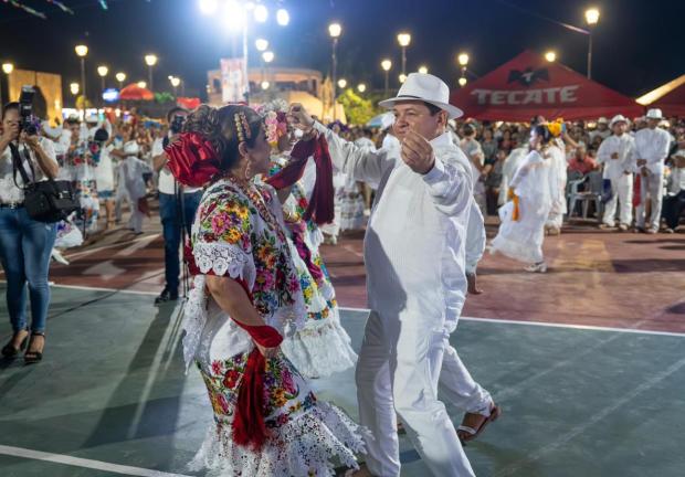 El gobernador electo Joaquín Díaz Mena durante la inauguración de la Feria de Temozón 2024.