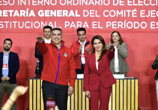 La fórmula "Alito" Moreno y Carolina Viggiano estará al frente del PRI hasta el 2028.