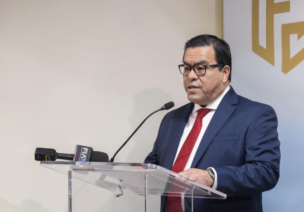 El Fiscal Anticorrupción de Chihuahua, Abelardo Valenzuela Holguín declaró prófugo de la justicia a Javier Corral