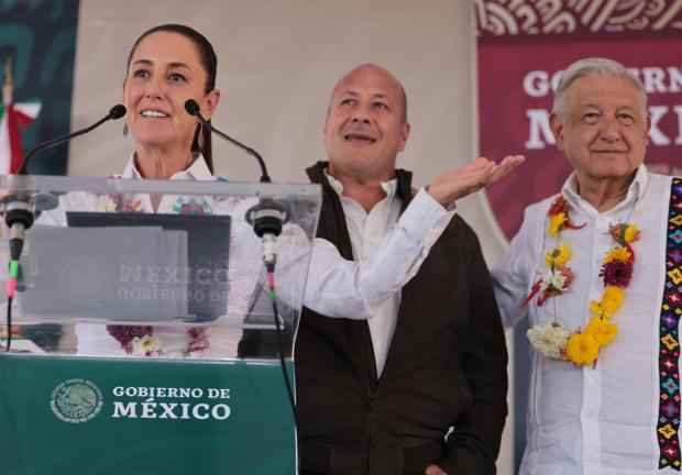 Claudia Sheinbaum junto al gobernador Enrique Alfaro.