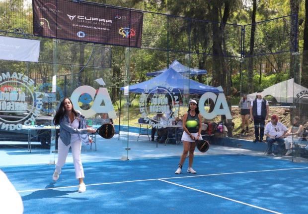 La alcaldesa premió a los ganadores del primer abierto obregonense de Pádel.