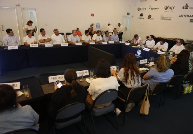 El gobernador electo Joaquín Díaz Mena se reunió con empresarios de COPARMEX.