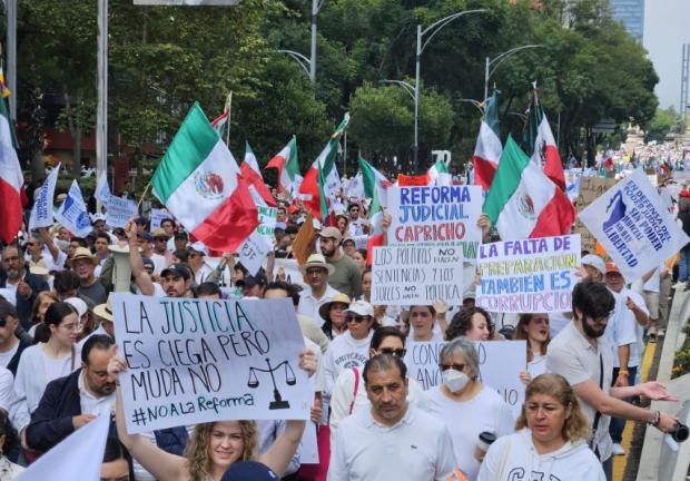 Este fin de semana se movilizaron estudiantes en contra de la reforma judicial.