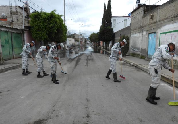 Sedena, Marina y autoridades locales trabajan en la limpieza de Chalco.