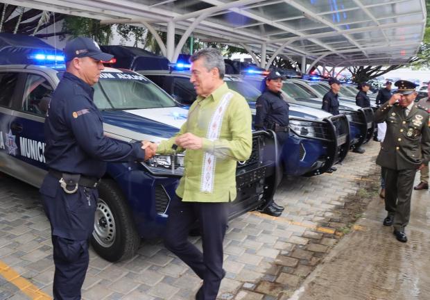 Se han distribuido 656 patrullas y kits de uniformes a instituciones de seguridad en Chiapas.