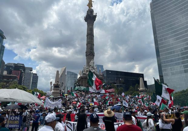 Trabajadores del Poder Judicial marcharon sobre Paseo de la Reforma.