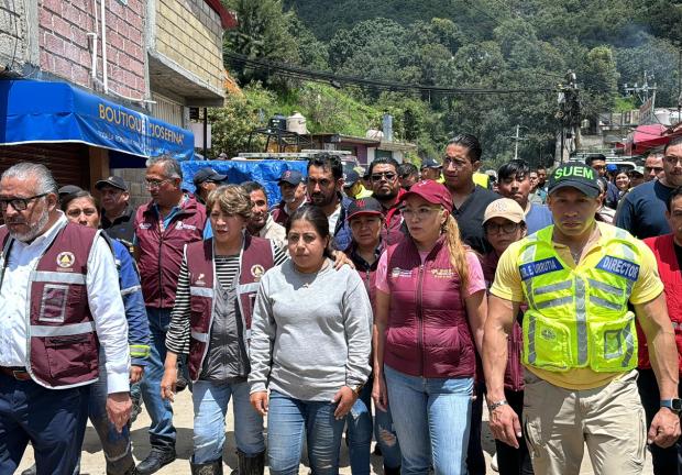 Delfina Gómez acudió a supervisar las labores de emergencia en la comunidad de San Luis Ayucan.