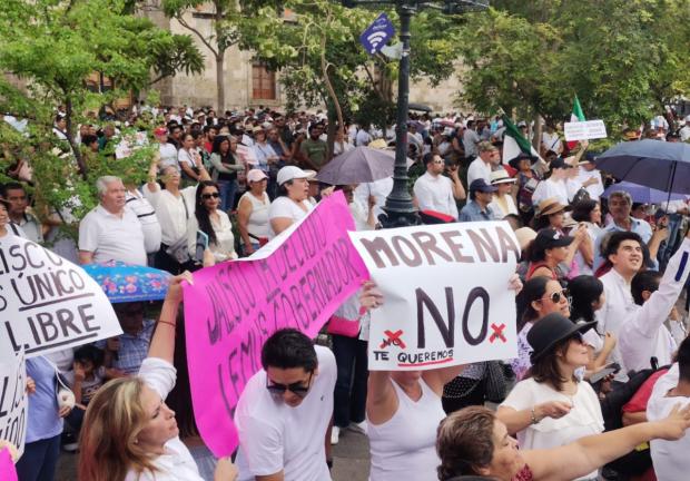 Jaliscienses llenan las calles de Guadalajara para exigir que se respete el triunfo de Pablo Lemus.