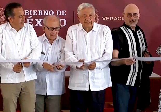 Cuitláhuac García y el Presidente López Obrador en su última visita a Veracruz.