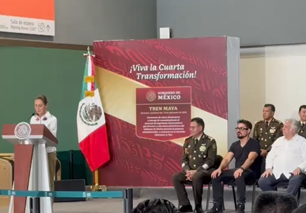 Claudia Sheinbaum durante la entrega de reconocimientos a ingenieros constructores en Chetumal.