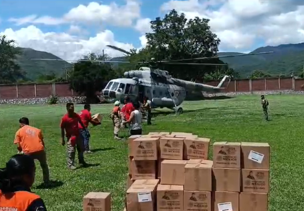 Sedena transporta ayuda humanitaria a Acapulco y Costa Chica de Guerrero.