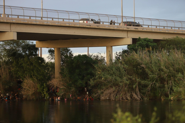 En septiembre pasado, cerca de 15 mil refugiados quedaron atrapados en un campamento improvisado bajo un puente entre Texas, EU y Coahuila, México.