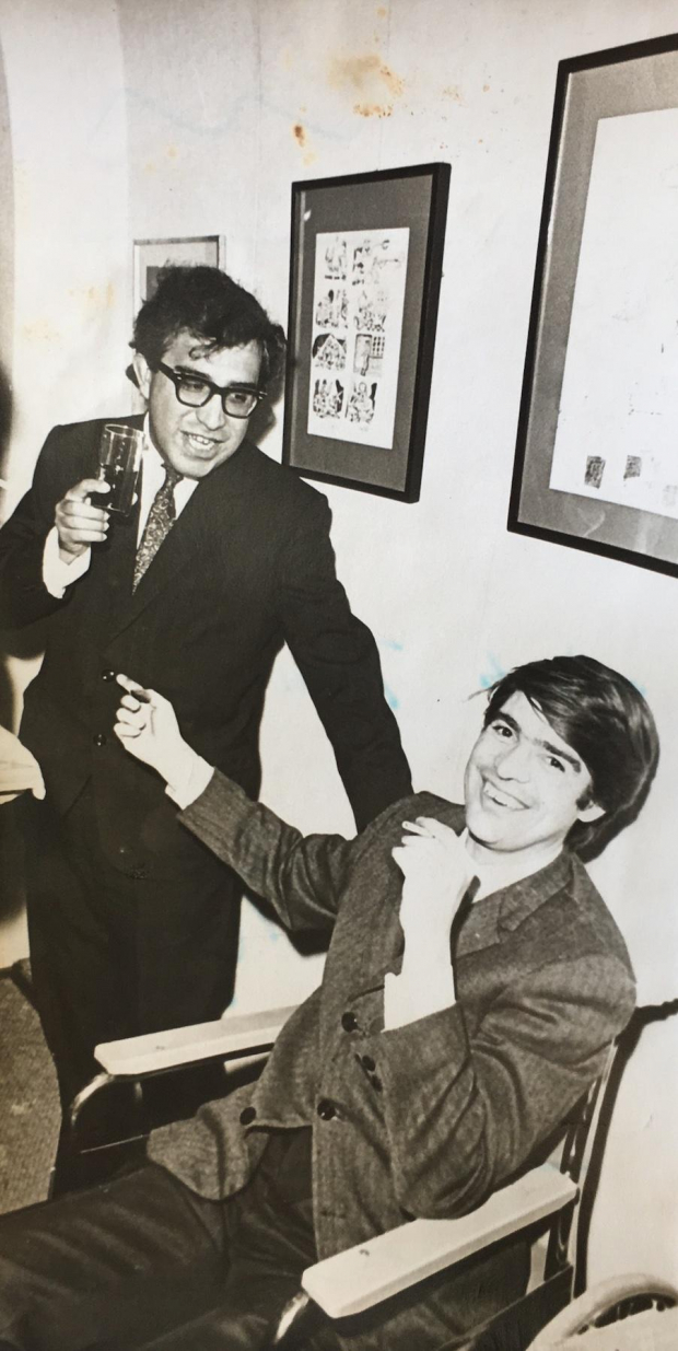 Monsiváis y García Ponce, en la inauguración de Nueve pintores mexicanos, en 1968.