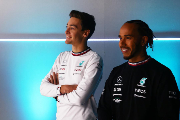 Lewis Hamilton y George Russell, pilotos de Mercedes para la Temporada 2024 de la F1.