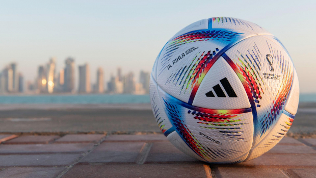 Adidas dio a conocer el Al Rihla, balón con el que se jugará la Copa del Mundo, el cual está diseñado para adaptarse a las velocidades más altas del deporte actual, ya que viaja más rápido en el aire que cualquiera de los demás esféricos de los pasados Mundiales.