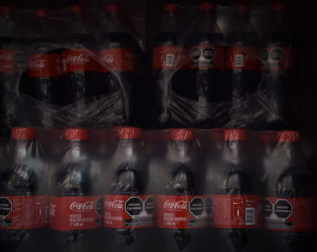 Costo de Coca-Cola aumentó a causa del azúcar.