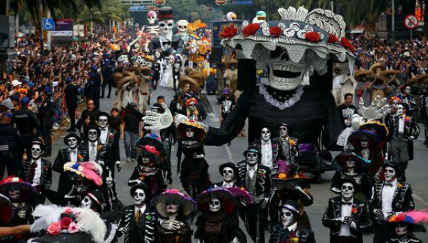No te pierdas el Desfile de Día de Muertos.