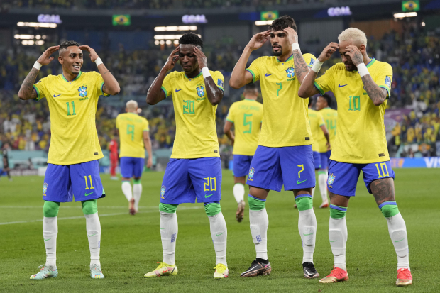 Jugadores de Brasil celebran el segundo gol ante Corea del Sur en el partido por los octavos de final del Mundial Qatar 2022.