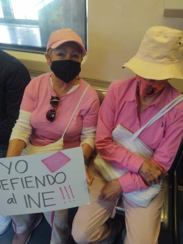 A la marcha del INE, algunos de los manifestantes llegaron por medio del Metro de la Ciudad de México