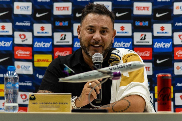 Antonio "Turco" Mohamed fue presentado el 27 de marzo de 2023 como entrenador de los Pumas. Estuvo en las instalaciones de la Cantera para firmar contrato y presentarse con los jugadores.