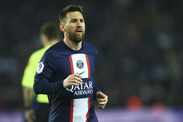 Lionel Messi corre durante un partido del PSG en la Ligue 1.