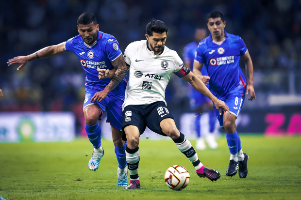 Una acción del Cruz Azul vs América de la Jornada 15 del Torneo Clausura 2023 de la Liga MX, en el Estadio Azteca, el 15 de Abril de 2023.