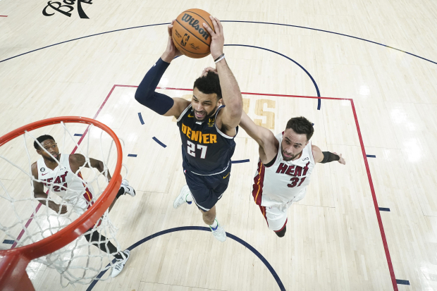 Una acción del Juego 2 de Las Finales de la NBA 2023 entre Denver Nuggets y Miami Heat