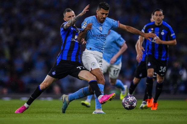 Una acción de los primeros 45 minutos de la final de la Champions League 2023. La disputaron Manchester City e Inter de Milan.