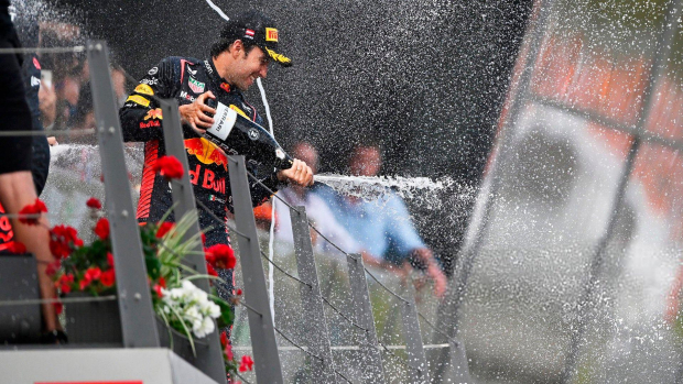 "Checo" Pérez celebra el tercer lugar en el Gran Premio de Austria de Fórmula 1