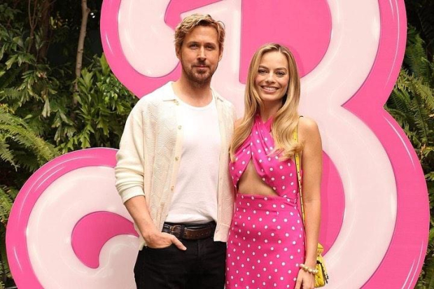 Margot Robbie y Ryan Gosling causan furor en la alfombra rosa de Barbie en México
