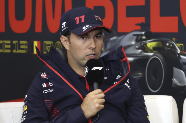 Checo Pérez durante la conferencia de prensa previa al Gran Premio de Bélgica de Fórmula 1.