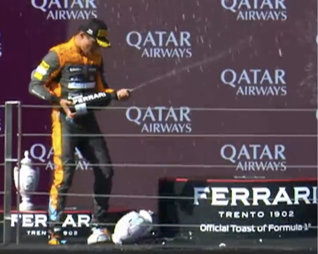 Lando Norris celebra su podio en el Gran Premio de Hungría de Fórmula 1.
