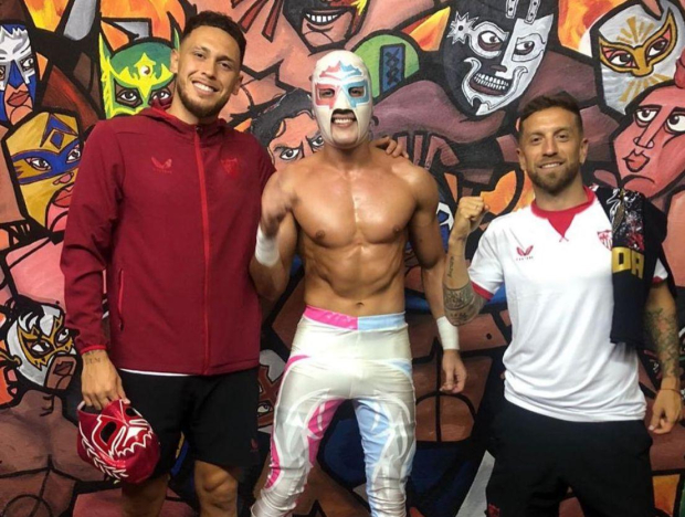 Lucas Ocampos y Papu Gómez se subieron al ring con Máscara Dorada y Soberano Jr.