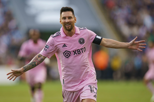 El argentino Lionel Messi, del Inter Miami, festeja tras anotar ante el Union de Filadelfia en las semifinales de la Leagues Cup