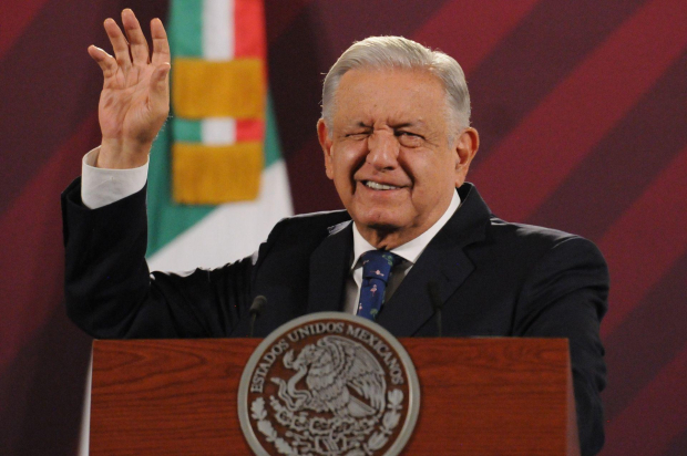 Presidente López Obrador cuestionó medidas del INE.
