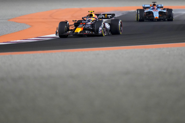 El piloto de Red Bull Sergio Pérez durante el Gran Premio de Qatar de F1 en el Circuito Internacional de Lusail