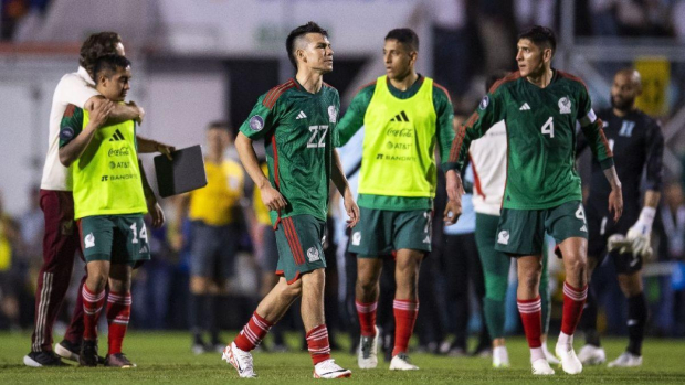 Futbolistas de la Selección Mexicana después de su derrota contra Honduras en la ida de cuartos de final de la Liga de Naciones de la Concacaf.