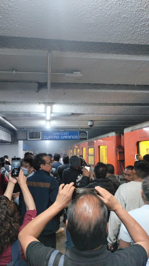 En la Línea 2 del Metro de la CDMX se reportó humo.