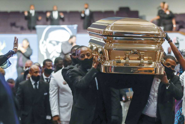 El cortejo fúnebre acompaña a Floyd a su última morada, ayer, en Houston.