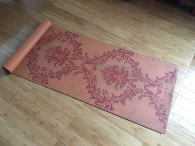 Un mat de yoga que vuelve a ser utilizado por su dueño.