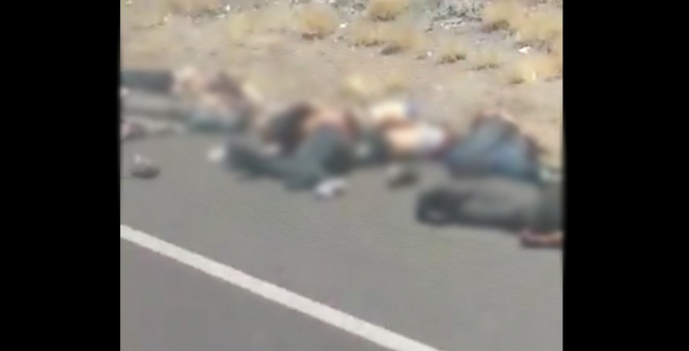 Los cuerpos se encontraban regados a un costado de la carretera Caborca-Sonoyta .