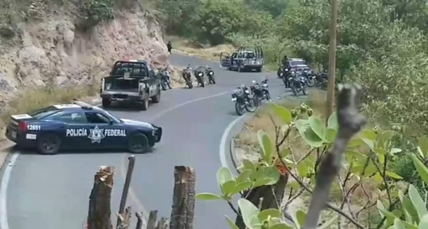 Intensa movilización policiaca en las cercanías de la comunidad El Gavilán, en Taxco Guerrero, tras una emboscada a policías estatales