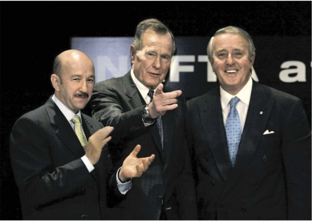 En 1992, a un mes de las elecciones en EU, el Presidente Carlos Salinas se reunió con el presidente y candidato republicano, George Bush padre, y con el premier canadiense, Brian Mulroney, con motivo del Tratado de Libre Comercio.