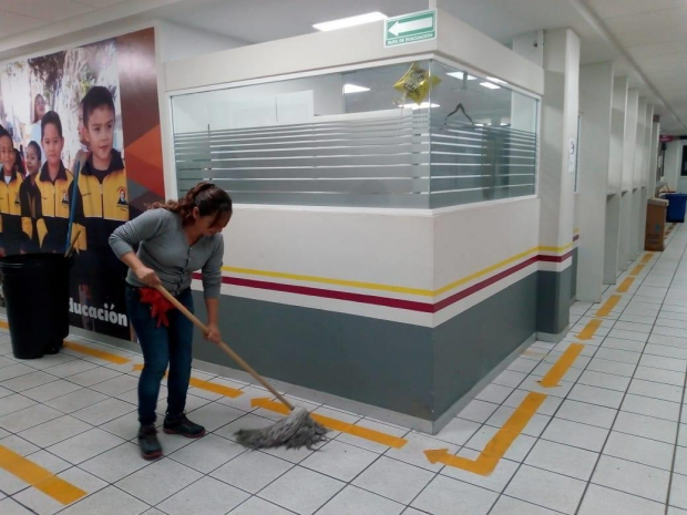 Limpieza y desinfección constante en escuelas de Michoacán
