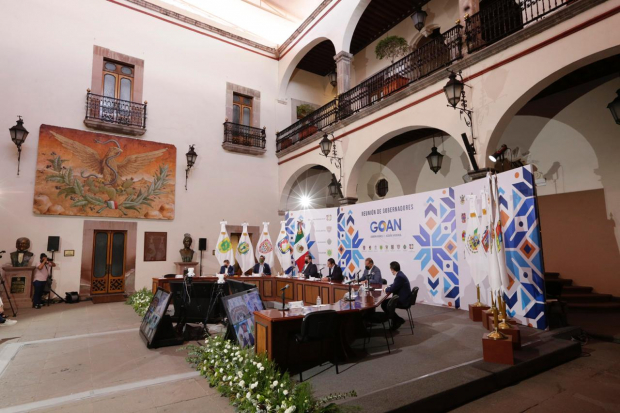 Conferencia de prensa de los gobernadores del PAN tras su reunión en Querétaro