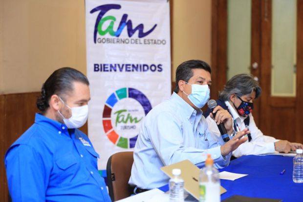 Francisco García Cabeza de Vaca, mandatario de Tamaulipas, en conferencia de prensa en compañía de los titulares de las Secretarías de Salud y de Turismo 