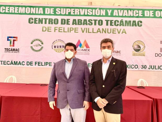 Arturo Fernández Martínez (izq)  titular del proyecto de la nueva Central de Abasto de Tecámac, junto al presidente de la CONACCA, Miguel Fernando Gracián Ramírez (der)