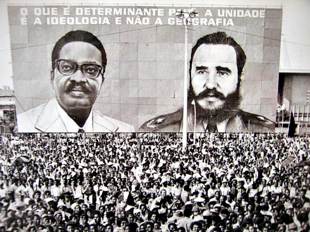 Cartel de Agostinho Neto, primer presidente angoleño, y Fidel Castro, con motivo de la celebración de la Independencia de Angola, 1975.