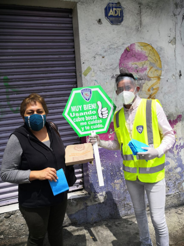 Continúan los trabajos de sanitización diarios en las calles de las colonias
afectadas y más concurridas