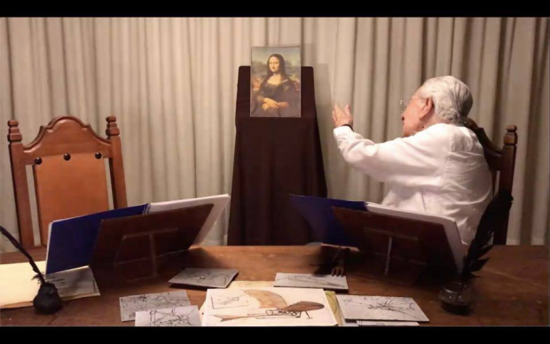 Da Vinci (López Tarso) admirando su obra "La Gioconda".